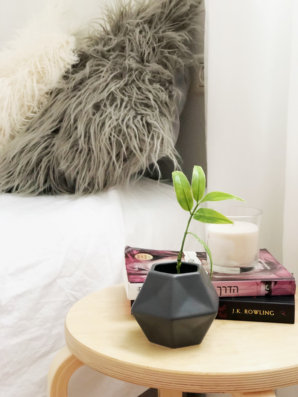 הלבשת חדר שינה לנערה