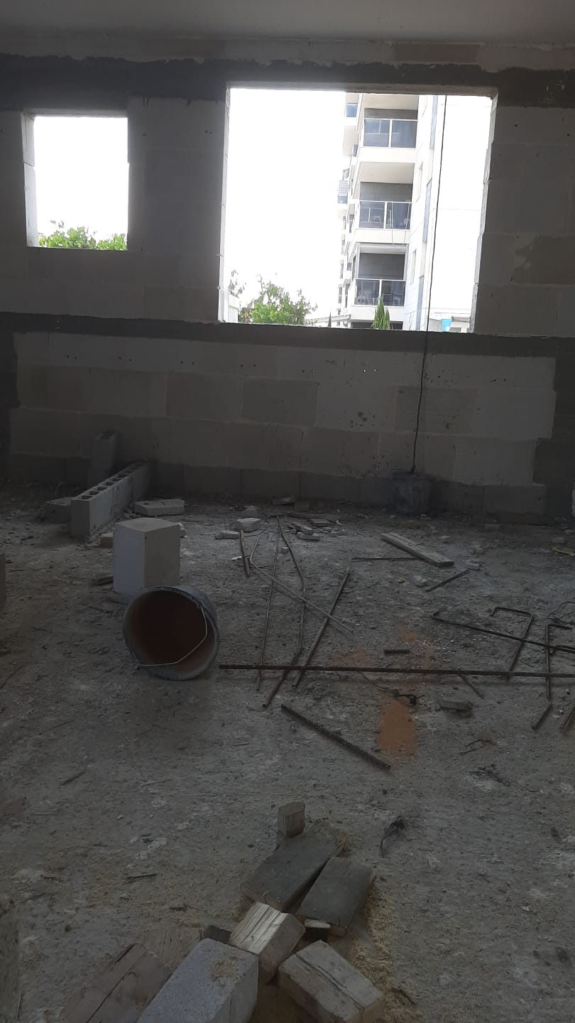 בניית קירות בבטון