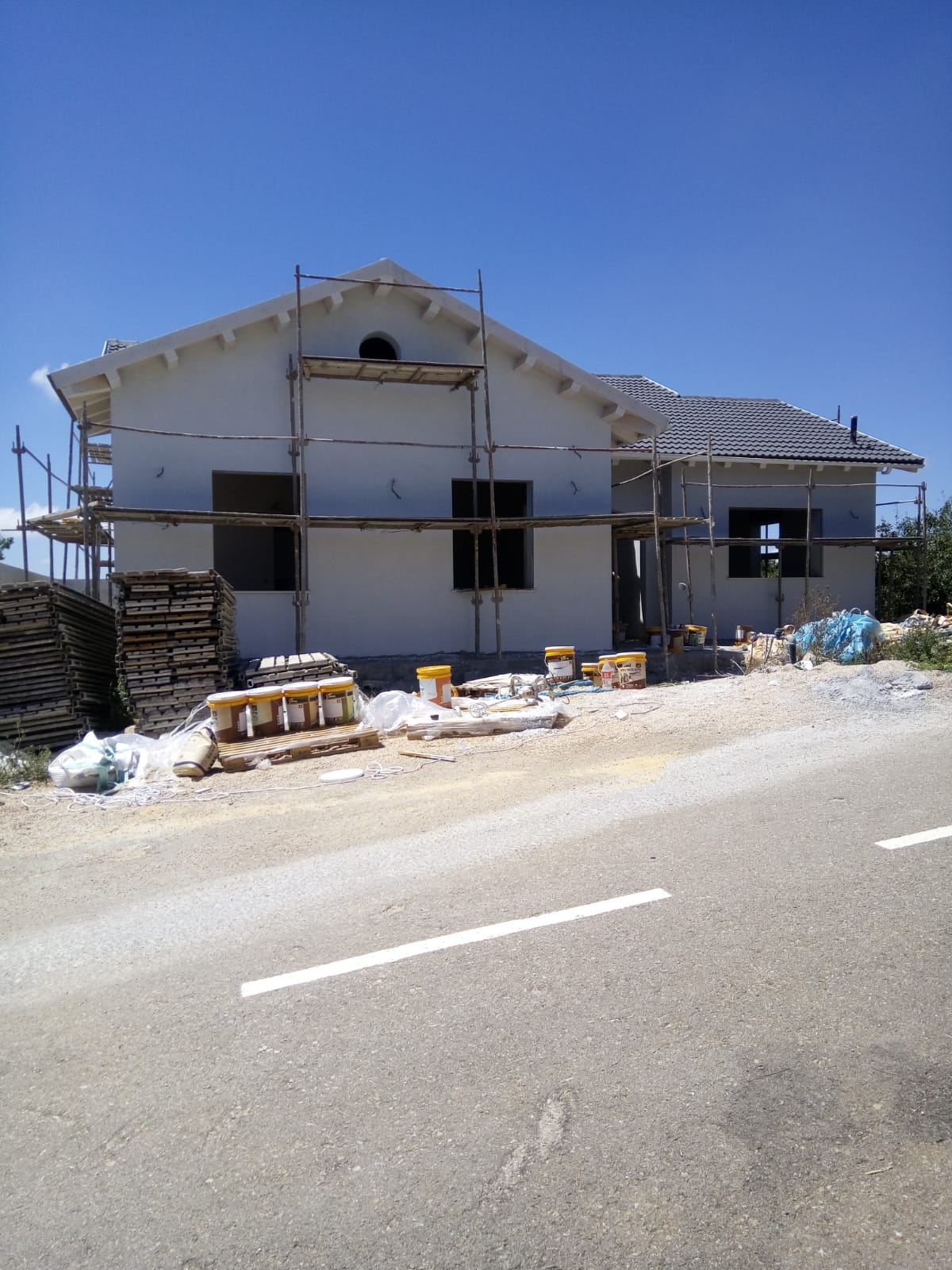 תוספות בניה ובניית שלד.