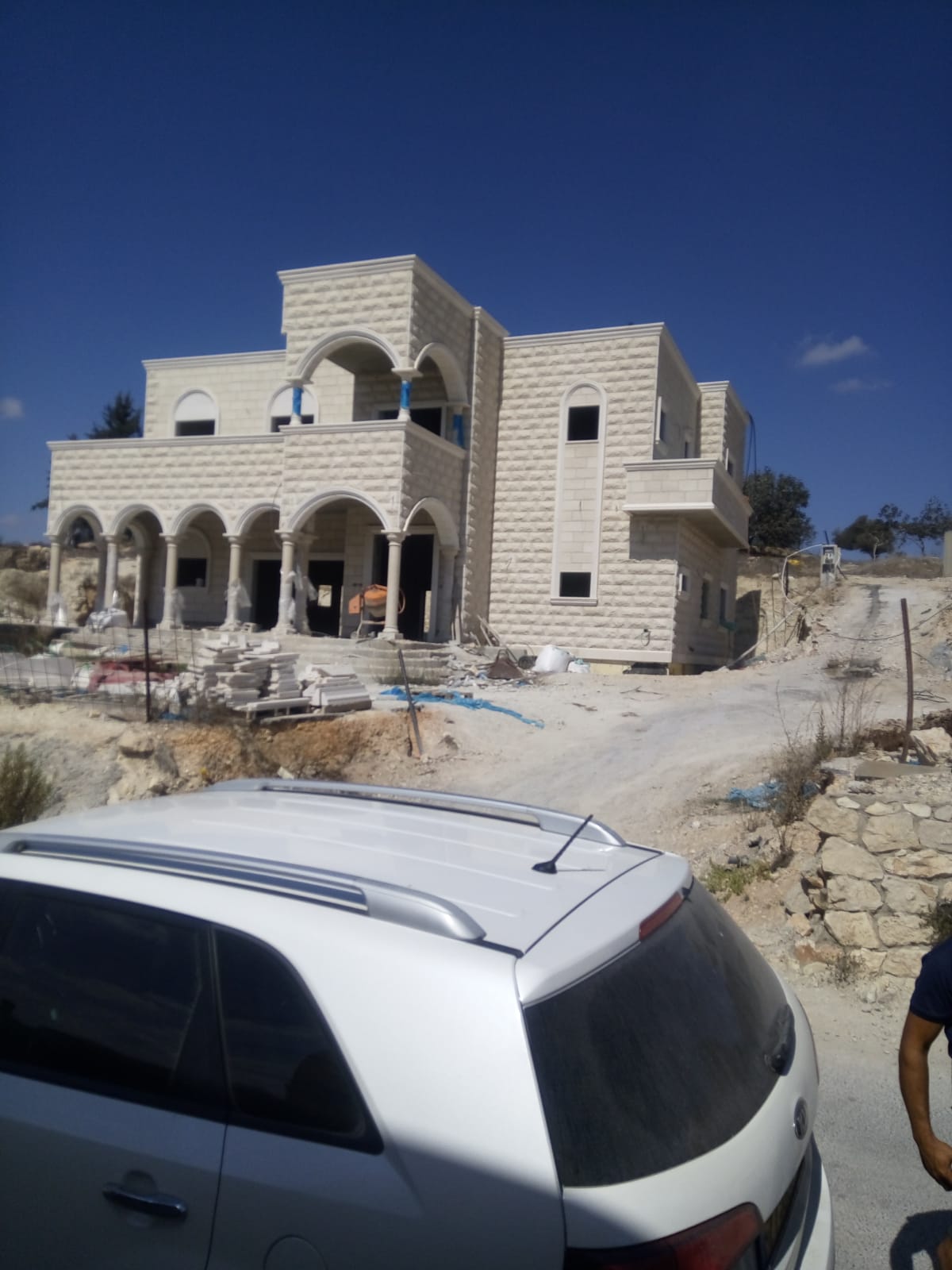 תוספות בניה ובניית שלד.