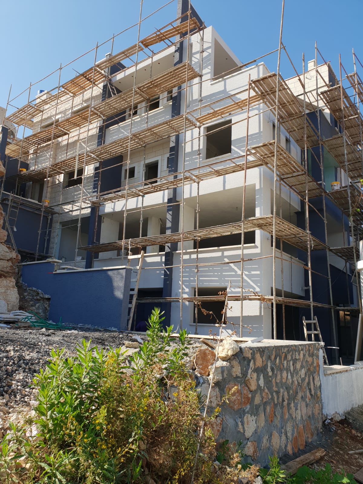 תוספות בניה ובניית שלד.