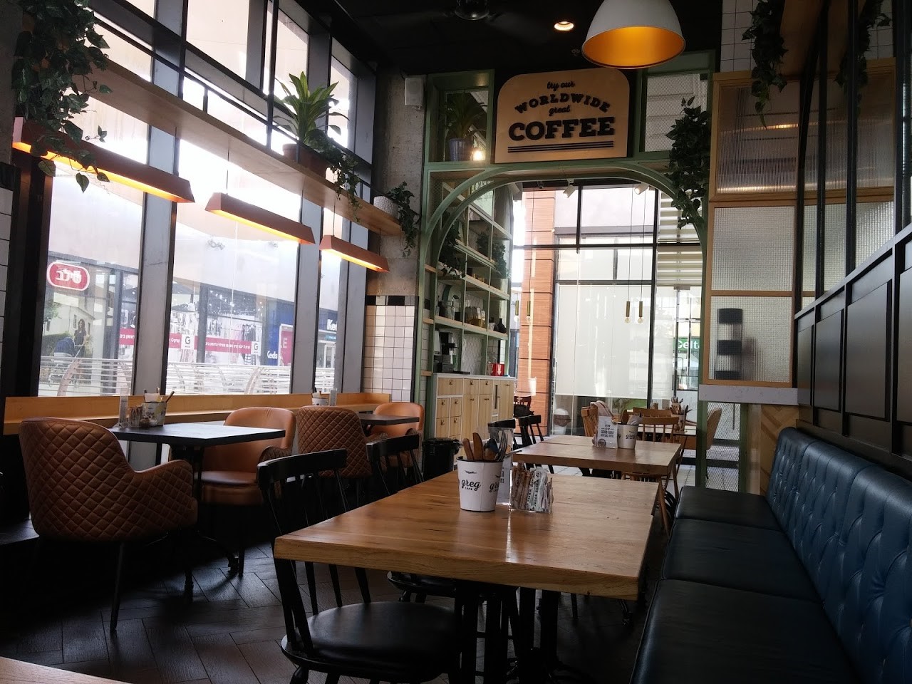 שיפוצים כלליים למרפאות, מסעדות משרדים וחנויות בגדים.