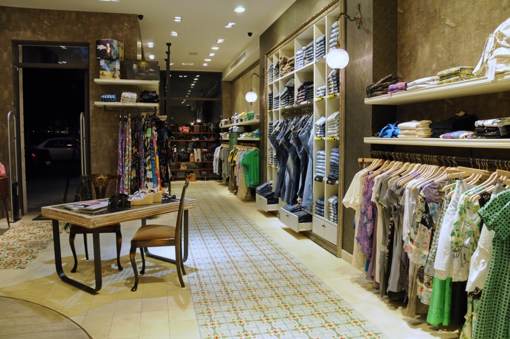 שיפוצים כלליים למרפאות, מסעדות משרדים וחנויות בגדים.