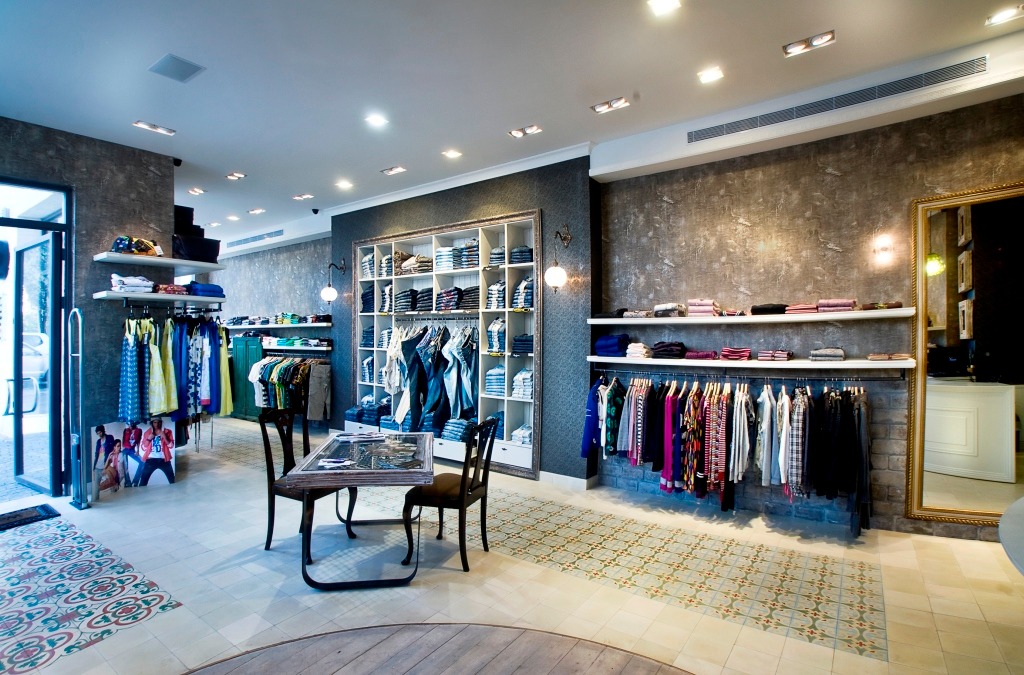 שיפוצים כלליים למרפאות, מסעדות משרדים וחנויות בגדים.