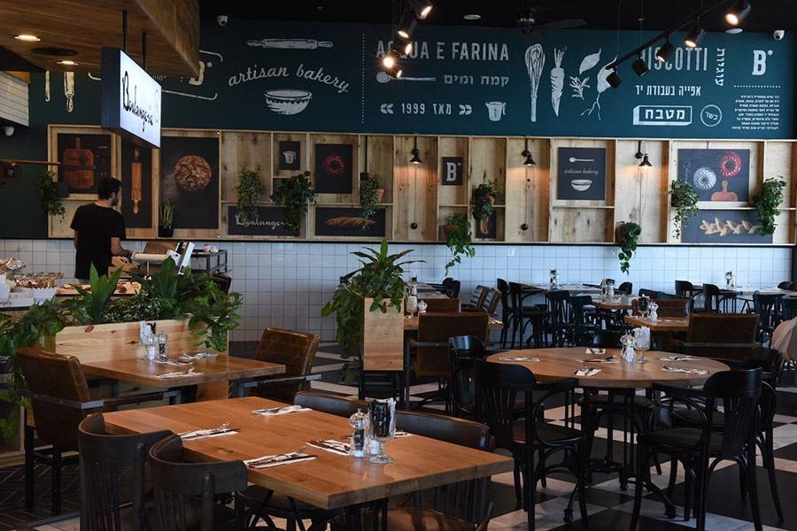 שיפוצים כלליים למרפאות, מסעדות משרדים וחנויות בגדים.