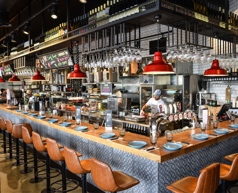 שיפוצים כלליים למרפאות, מסעדות משרדים וחנויות בגדים.