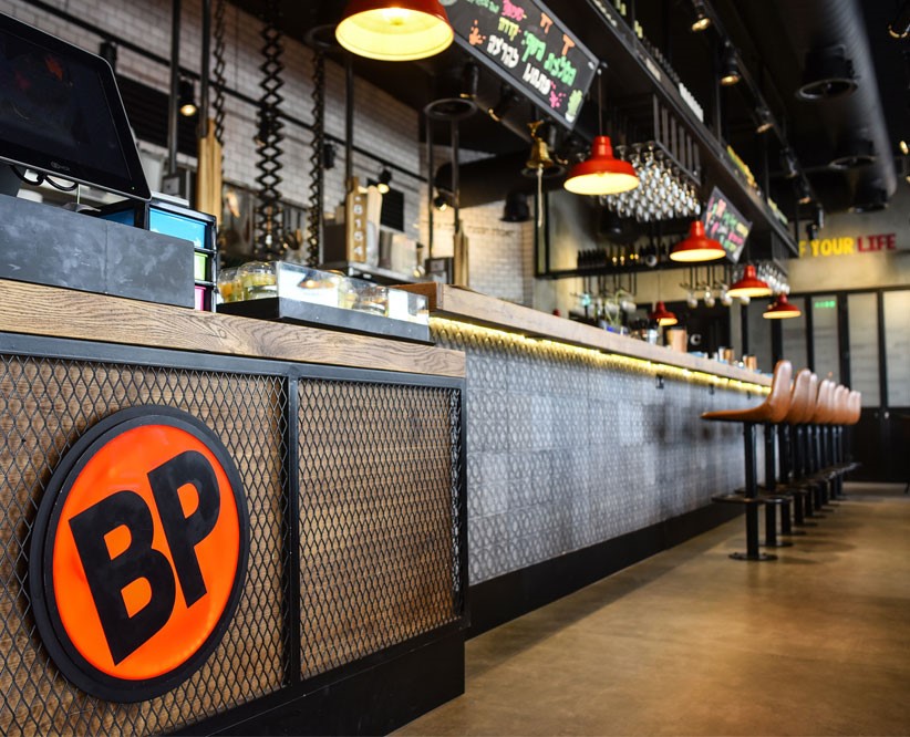 שיפוצים כלליים למרפאות, מסעדות משרדים וחנויות בגדים.