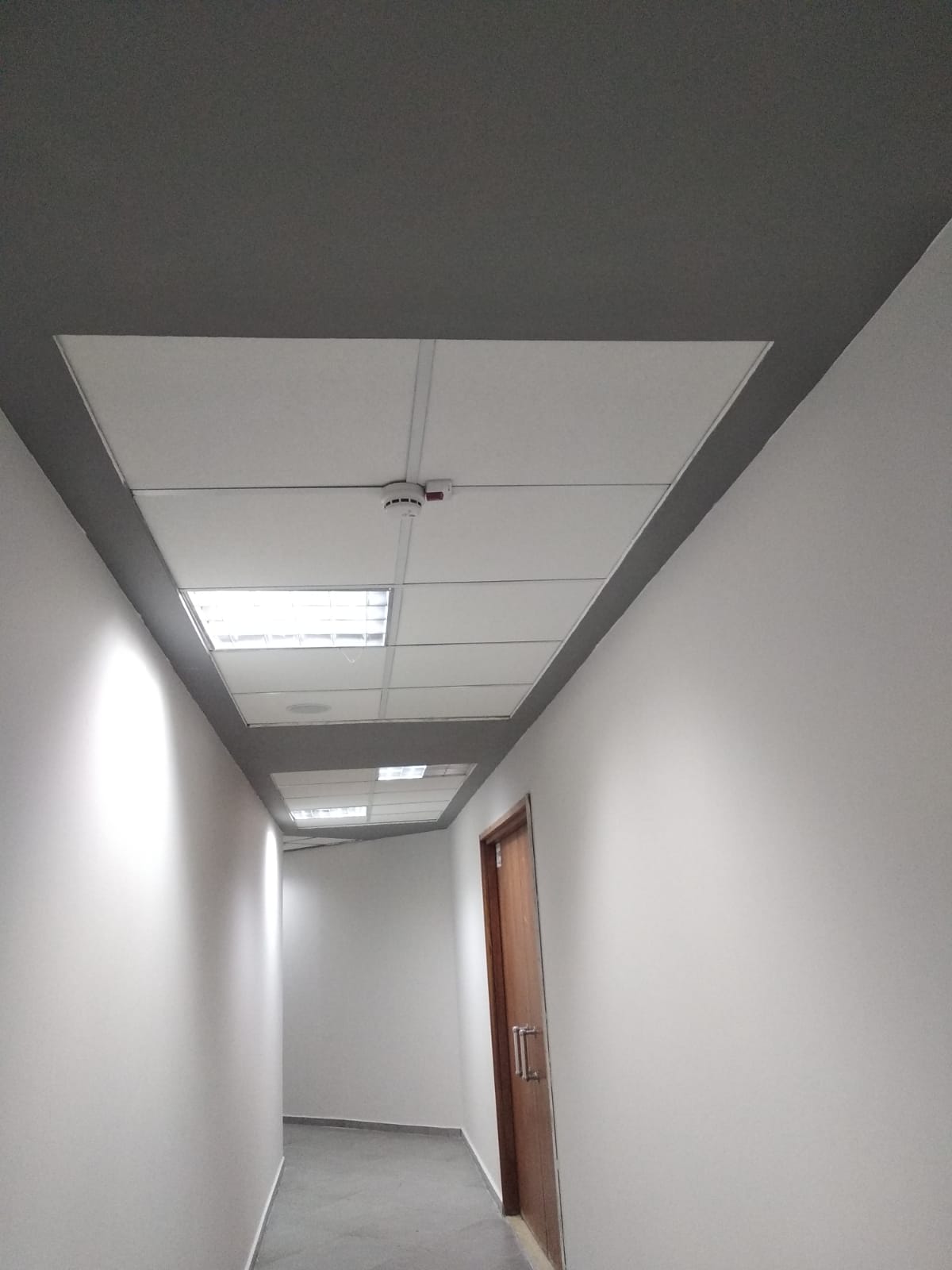 עבודת ריצוף גבס תקרה אקוסטית חשמל צבע