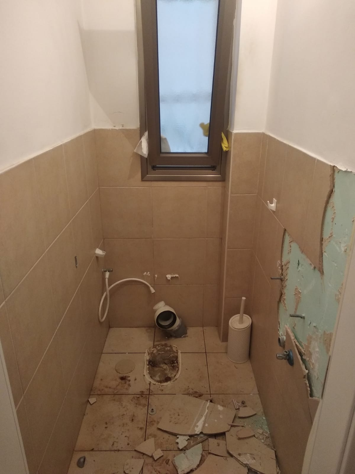 שרותים ומקלחת כפר סבא