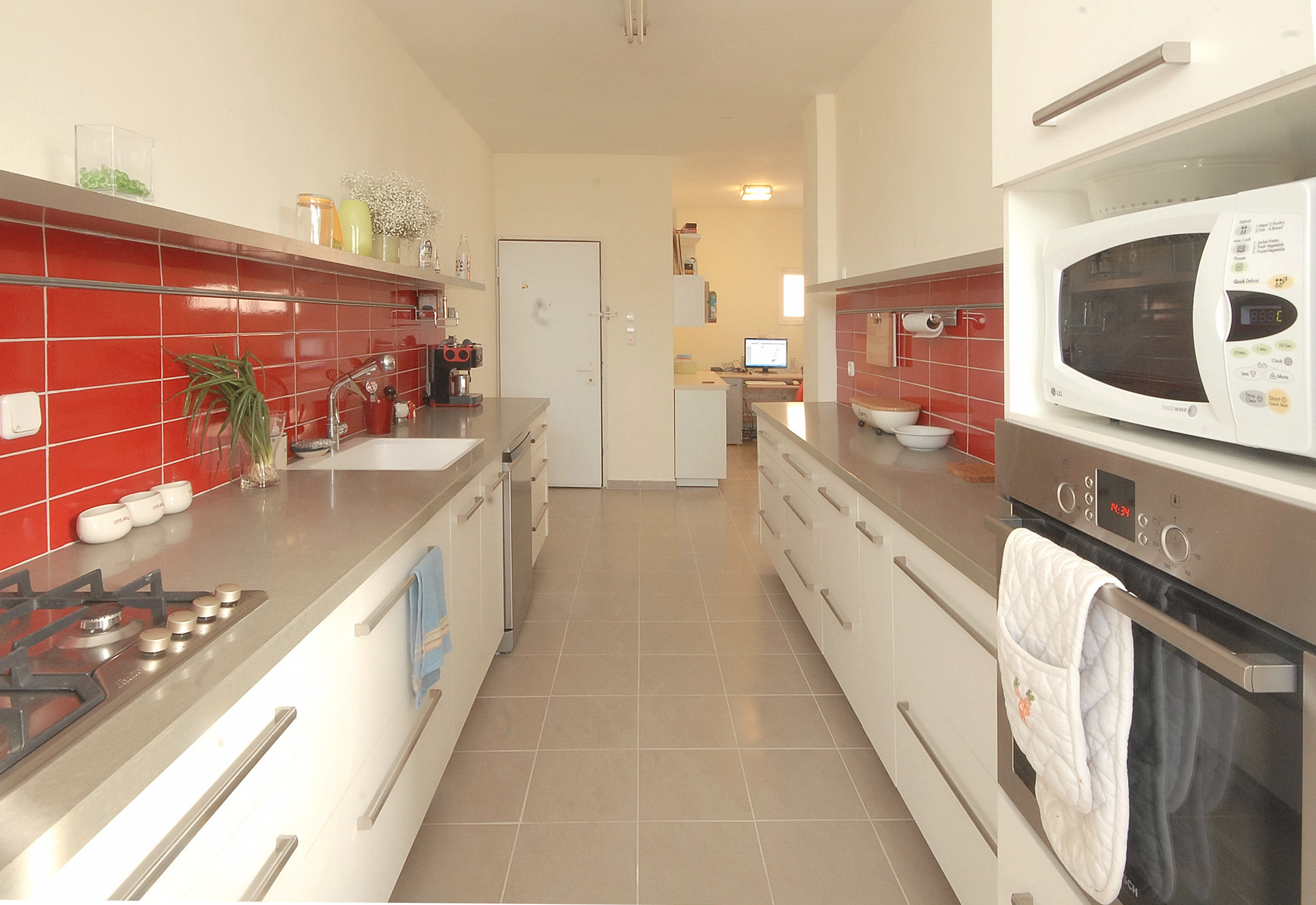 תכנון שיפוץ ועיצוב פנים לדירה בגודל כ 80 מ”ר במרכז חדרה. עבור משפחת נוטמן,