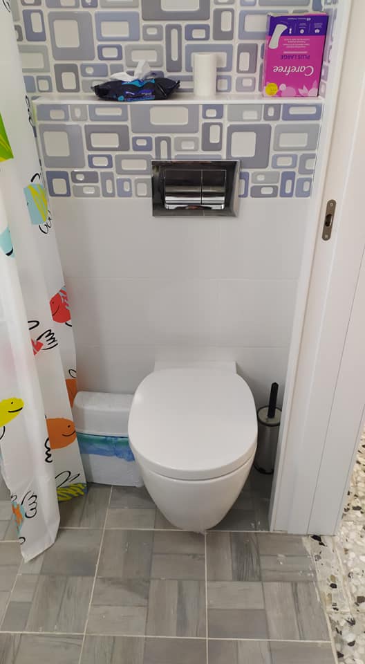 ניאגרות סמויות - אסלות תלויות.