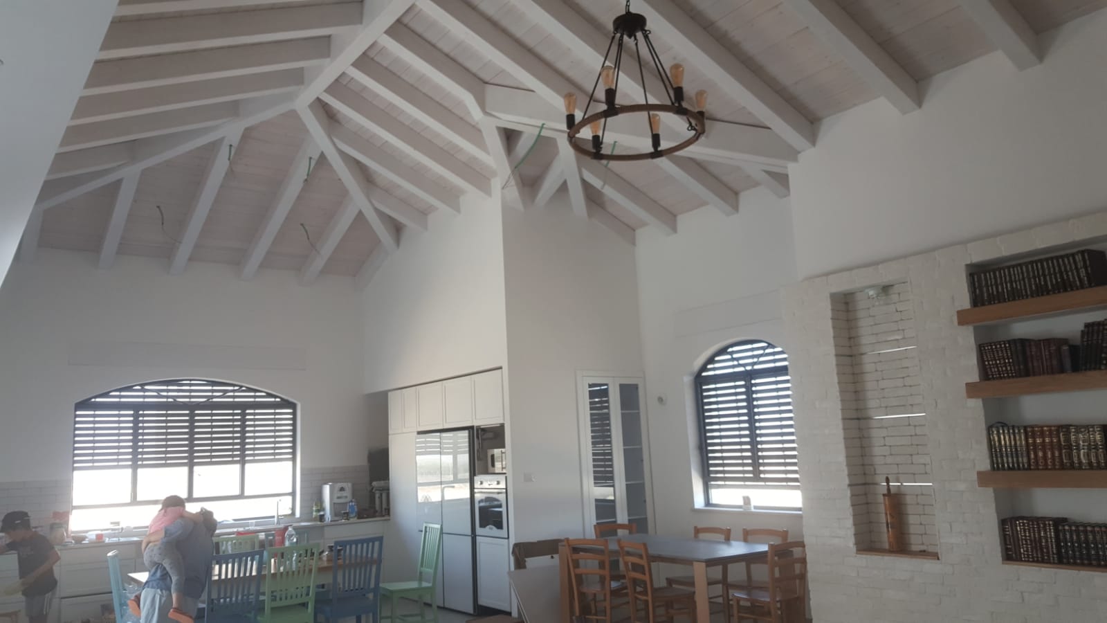 עבודת עץ במושב רתמים