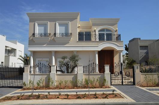 בית משפחה בהשראה קלאסית