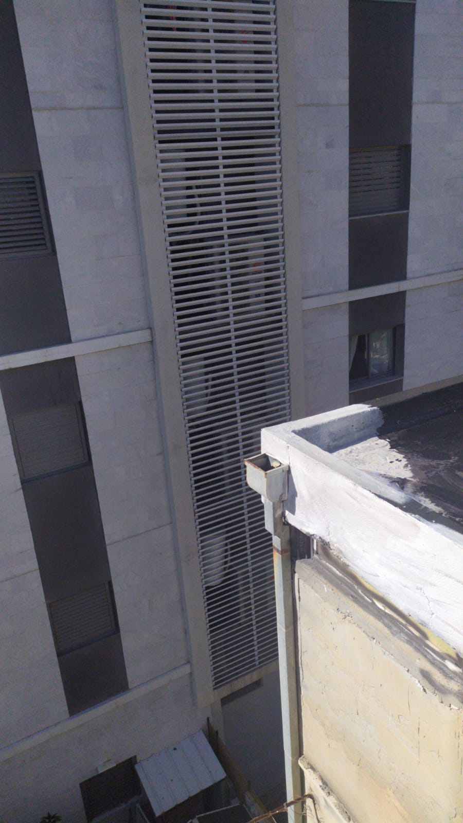 עבודת איטום בגג