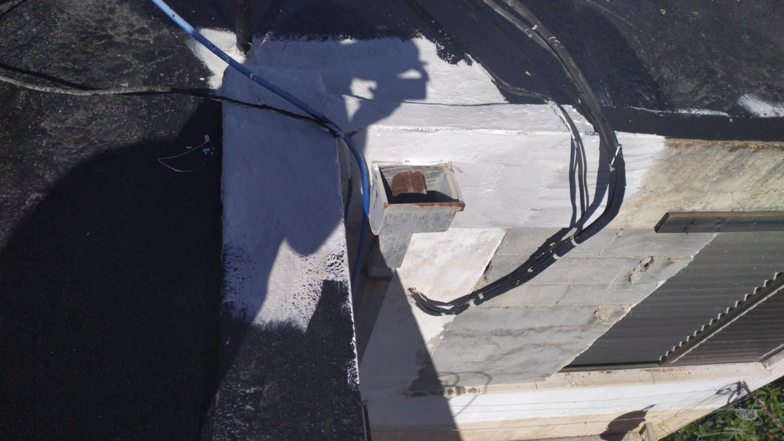 עבודת איטום בגג