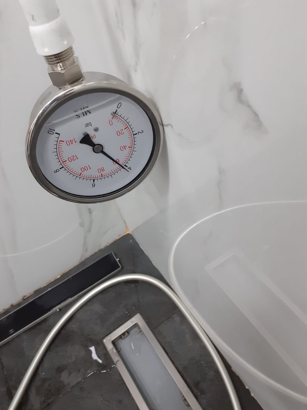 מצלמת ביוב בתוך צנרת ביוב, כרסום על ידי רובוט ותיקון פנים צנרת