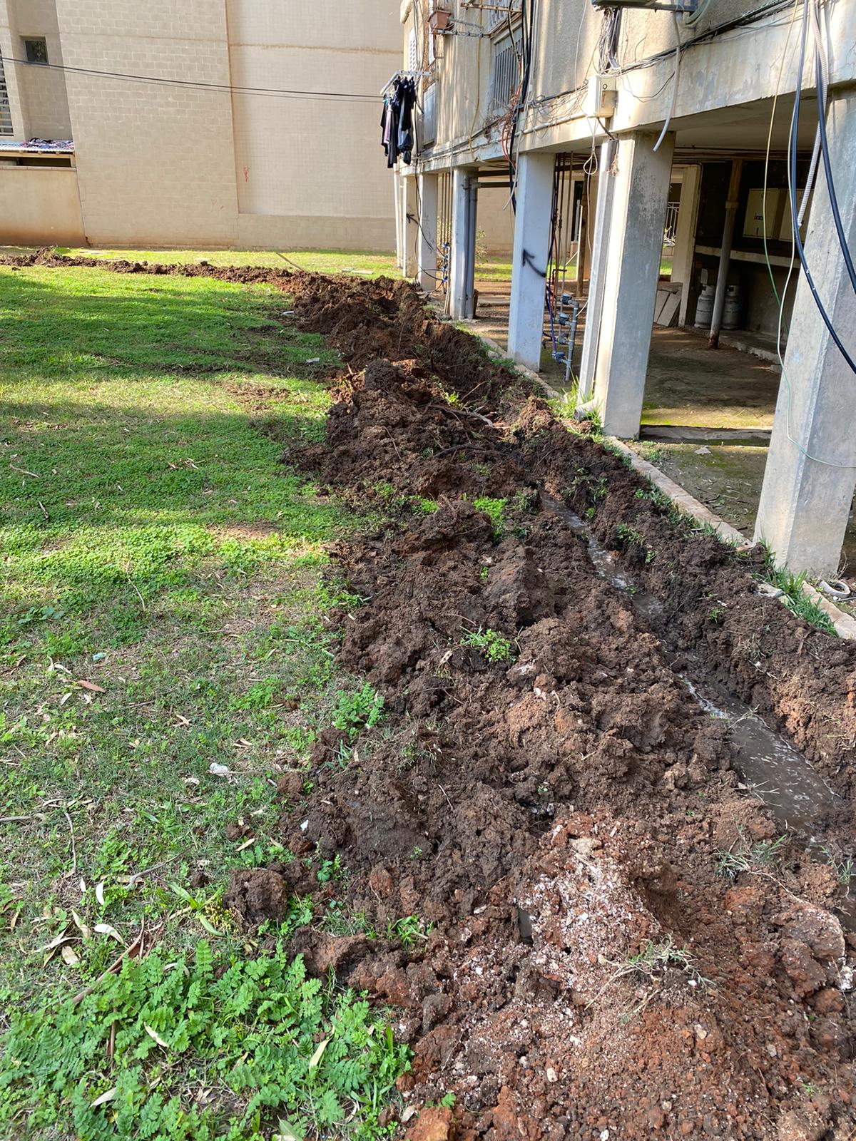 מצלמת ביוב בתוך צנרת ביוב, כרסום על ידי רובוט ותיקון פנים צנרת
