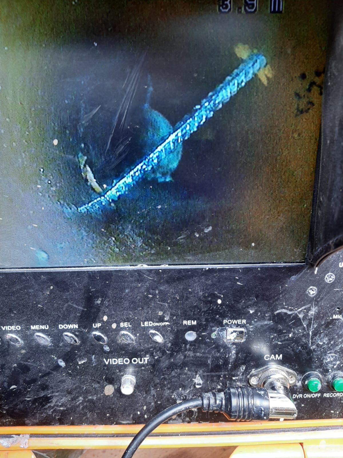 מצלמת ביוב בתוך צנרת ביוב, כרסום על ידי רובוט ותיקון פנים צנרת