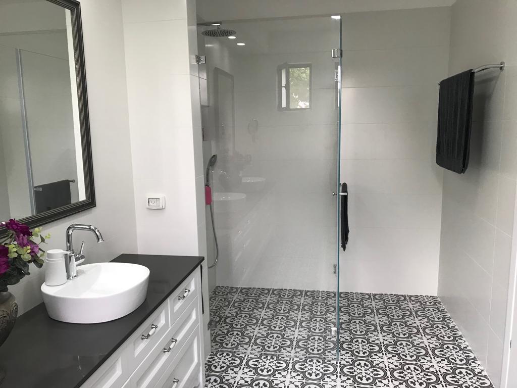 שיפוץ כולל לחדר מקלחת