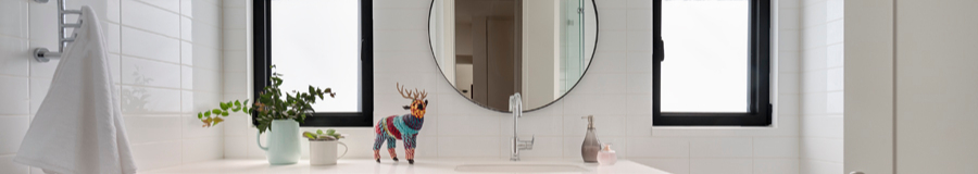 צילום מעבודה של חגי קרבי