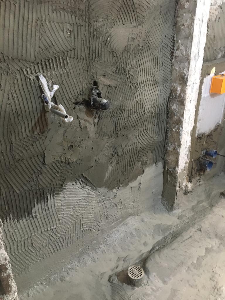 בניית חדר שירותים בסגנון מודרני