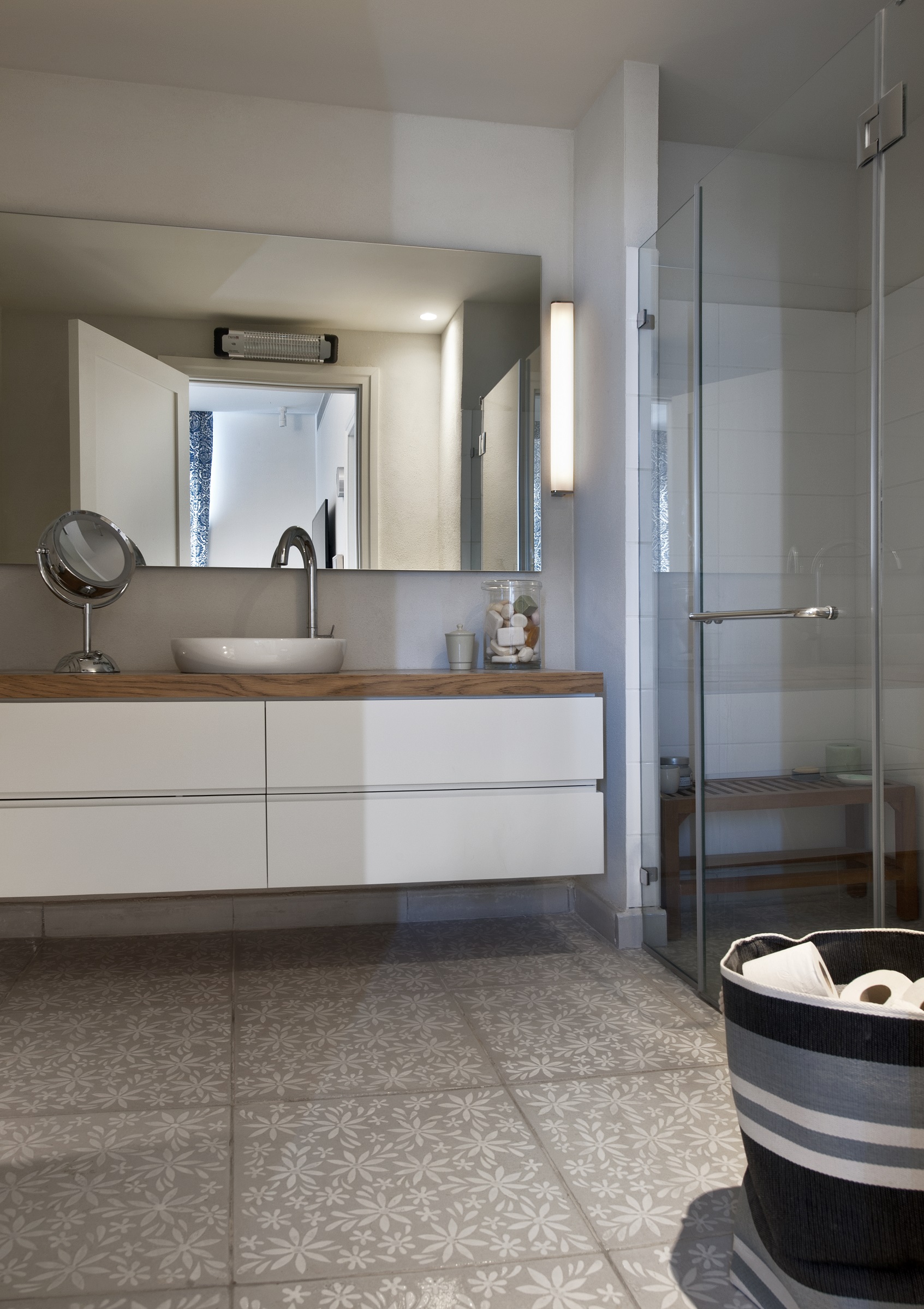 ×××¨ ×××××××. 