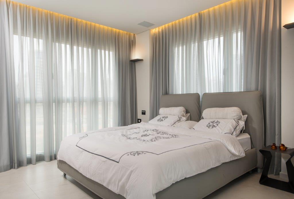 ×××¨ ××××¨×× ×¢××¦× ××¡×××××. 