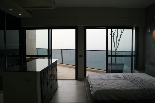 תכנון ועיצוב פנטהאוז עם בריכה על גג