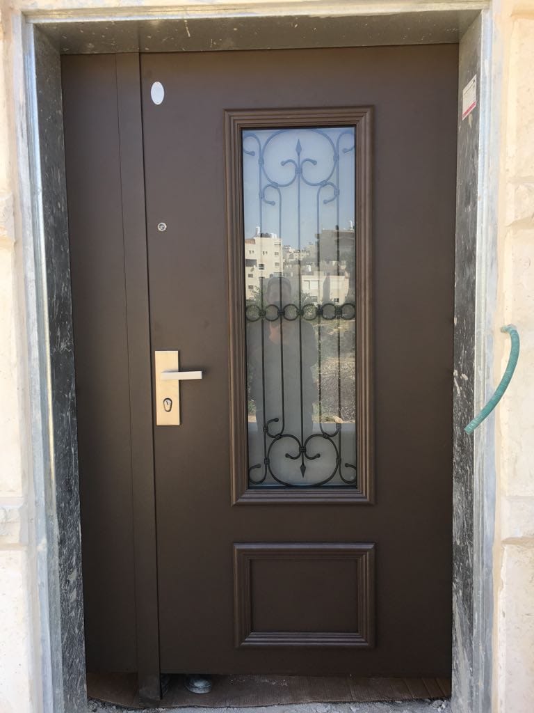 דלתות כניסה לבית