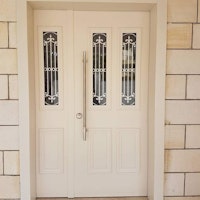 דלתות כניסה לבית