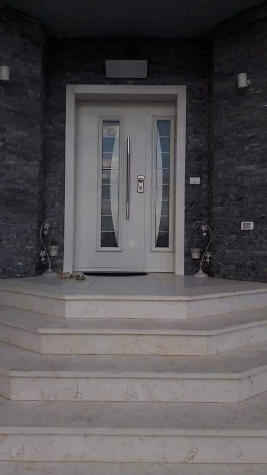 דלתות כניסה לבית