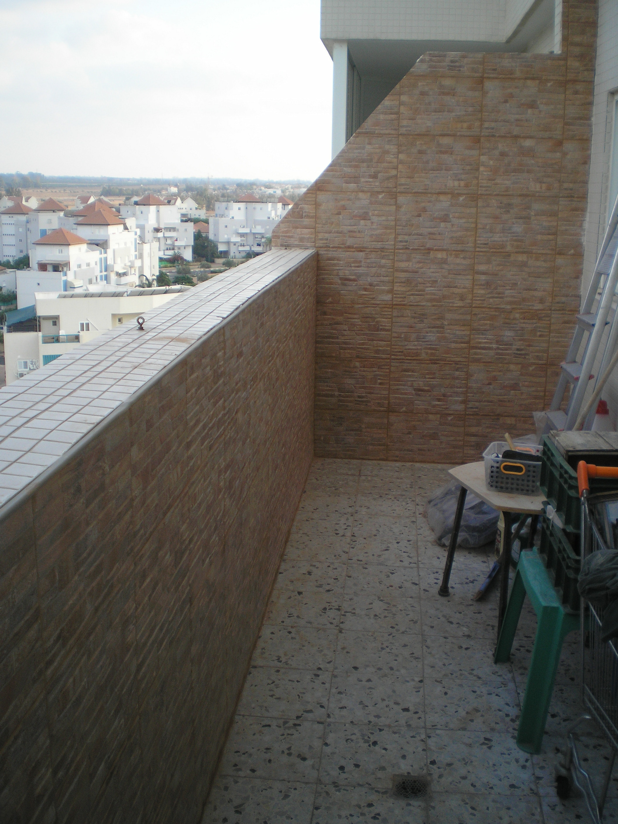 חיפוי קירות מרפסת - פנטהאוס ביבנה.