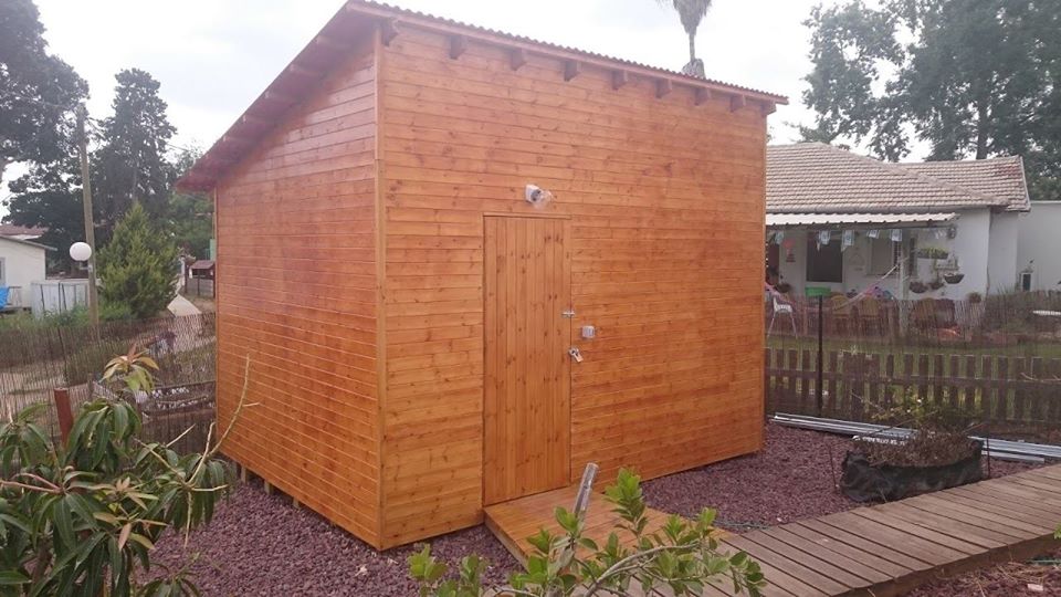 בניית מחסן 4x3 - קיבוץ נצר סרני.