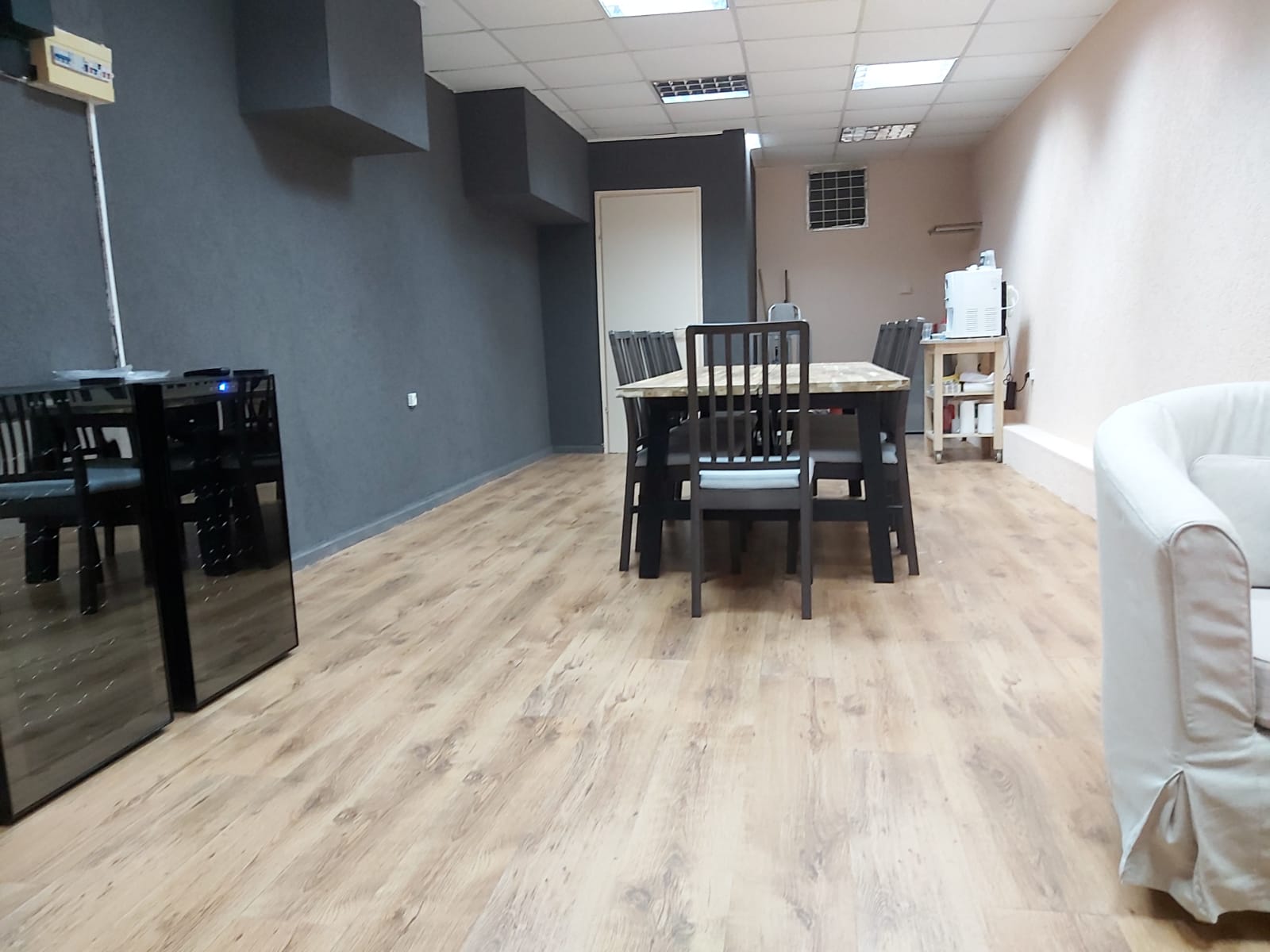 עבודת דקור של שליכט צבעוני בוטיק יין