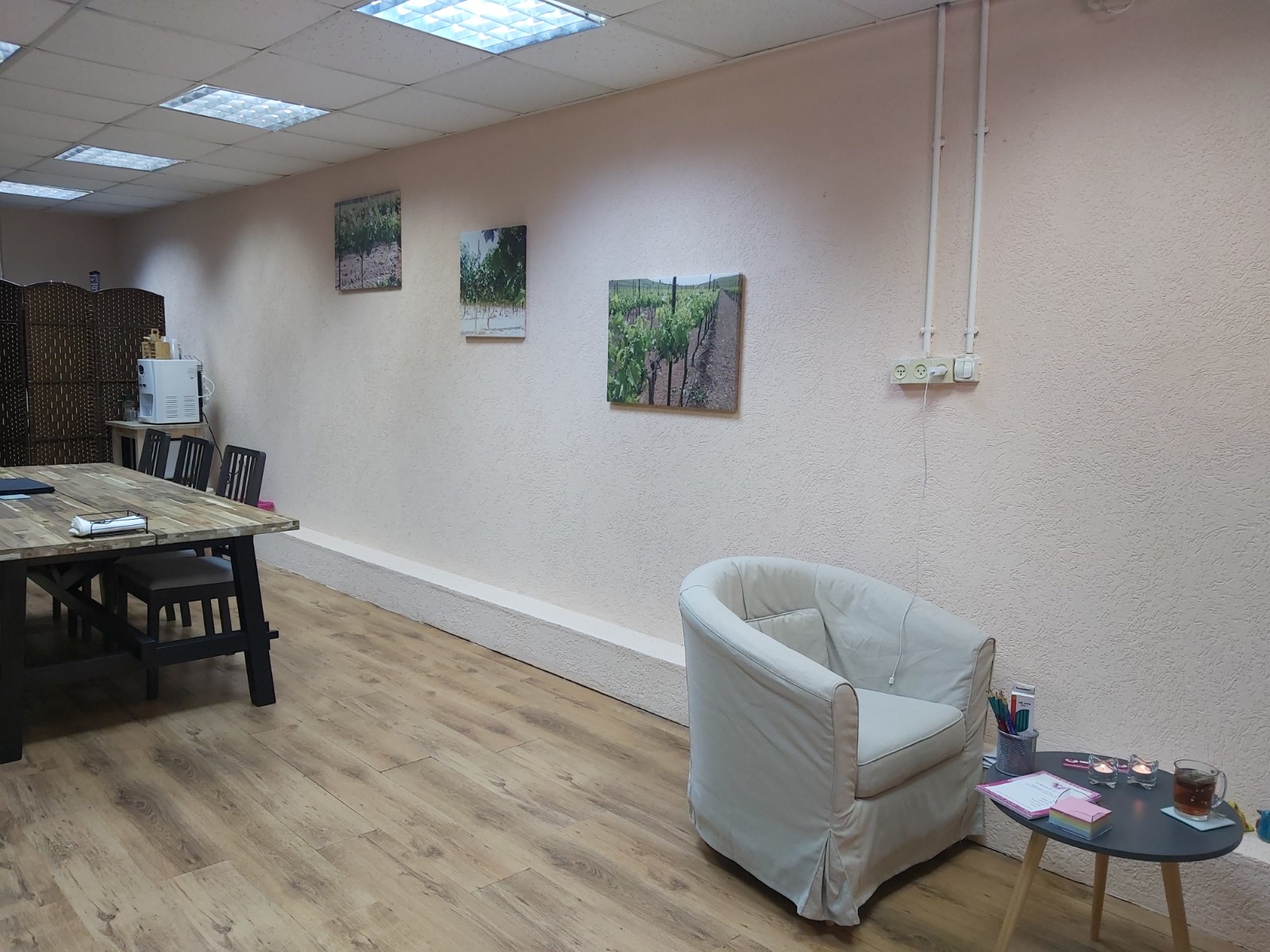 עבודת דקור של שליכט צבעוני בוטיק יין