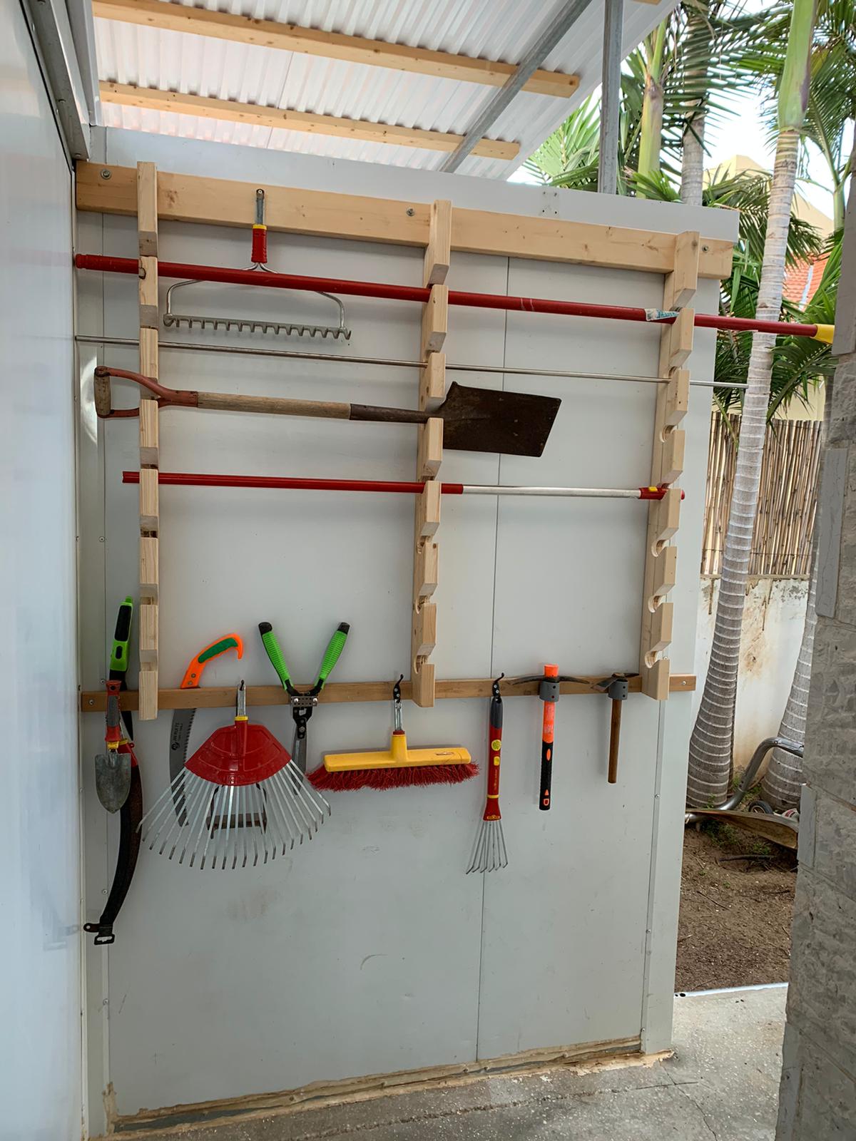 ייצור מתקן איחסון כלי עבודה גינון