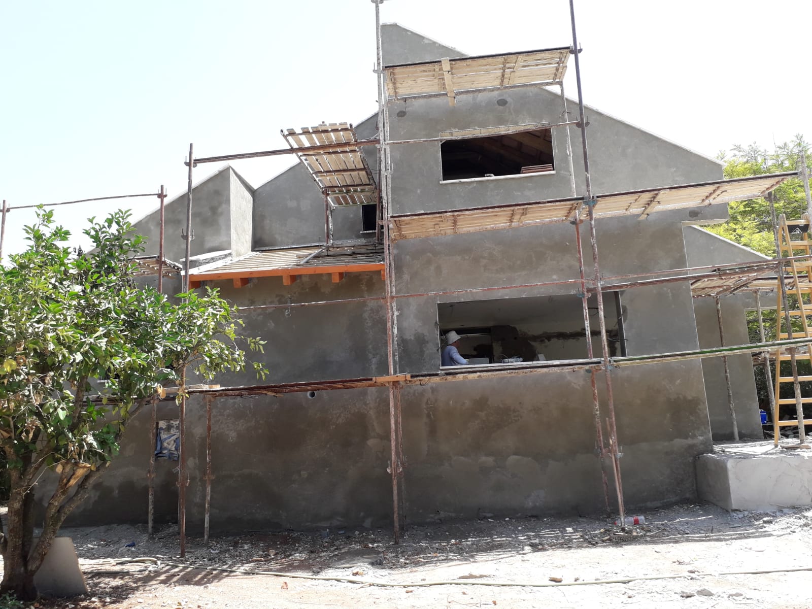 שיפוץ חיצוני ופנימי לבית פרטי