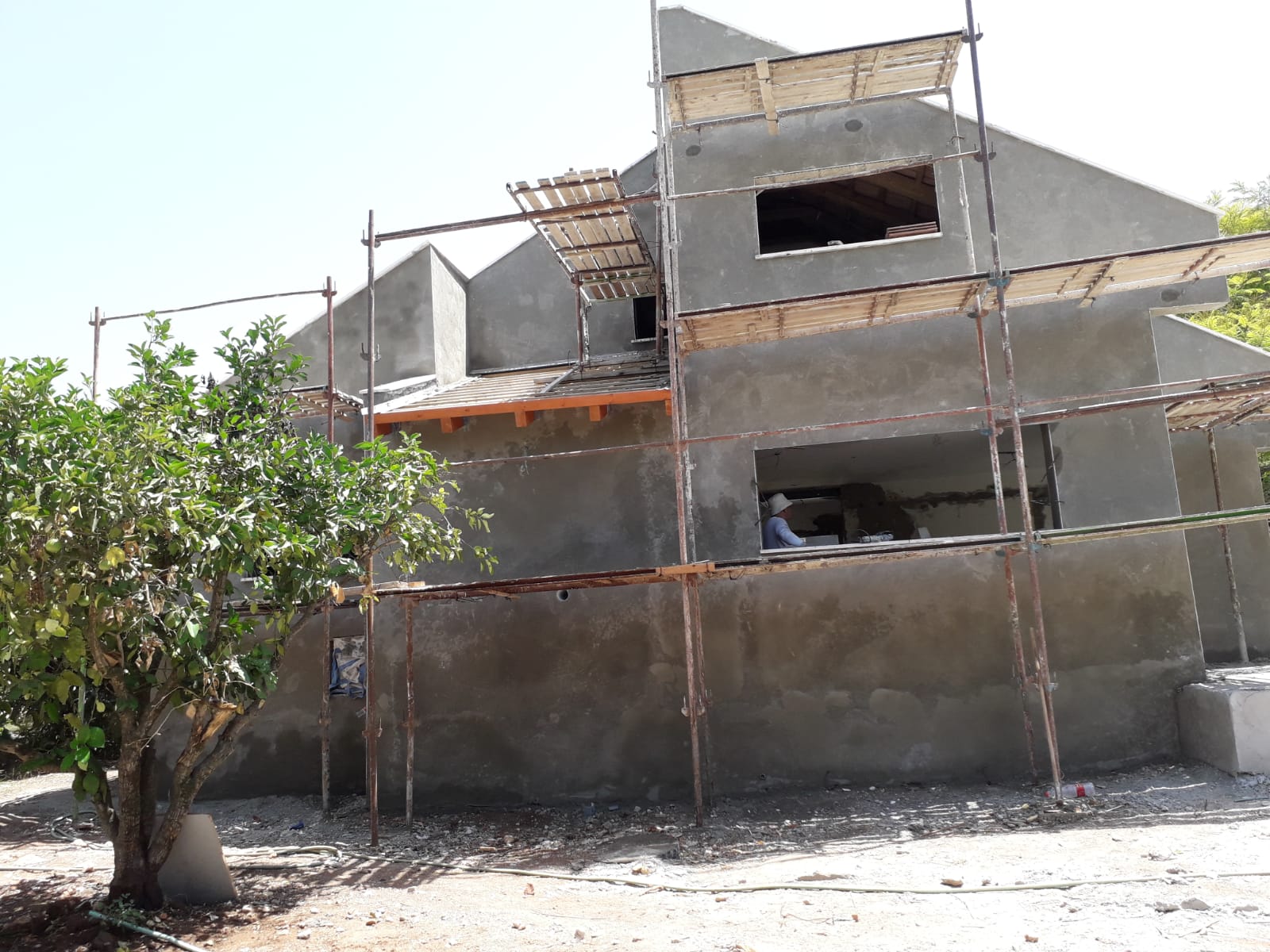 שיפוץ חיצוני ופנימי לבית פרטי