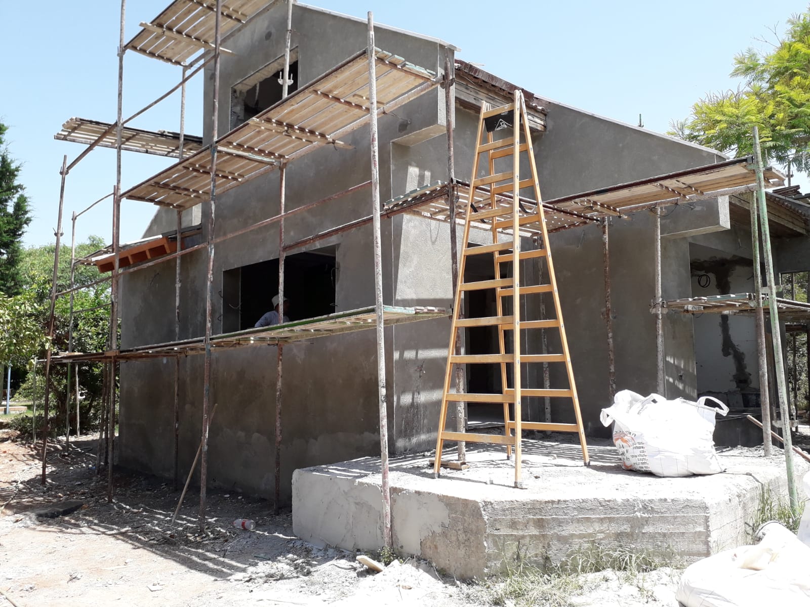 שיפוץ חיצוני ופנימי לבית פרטי