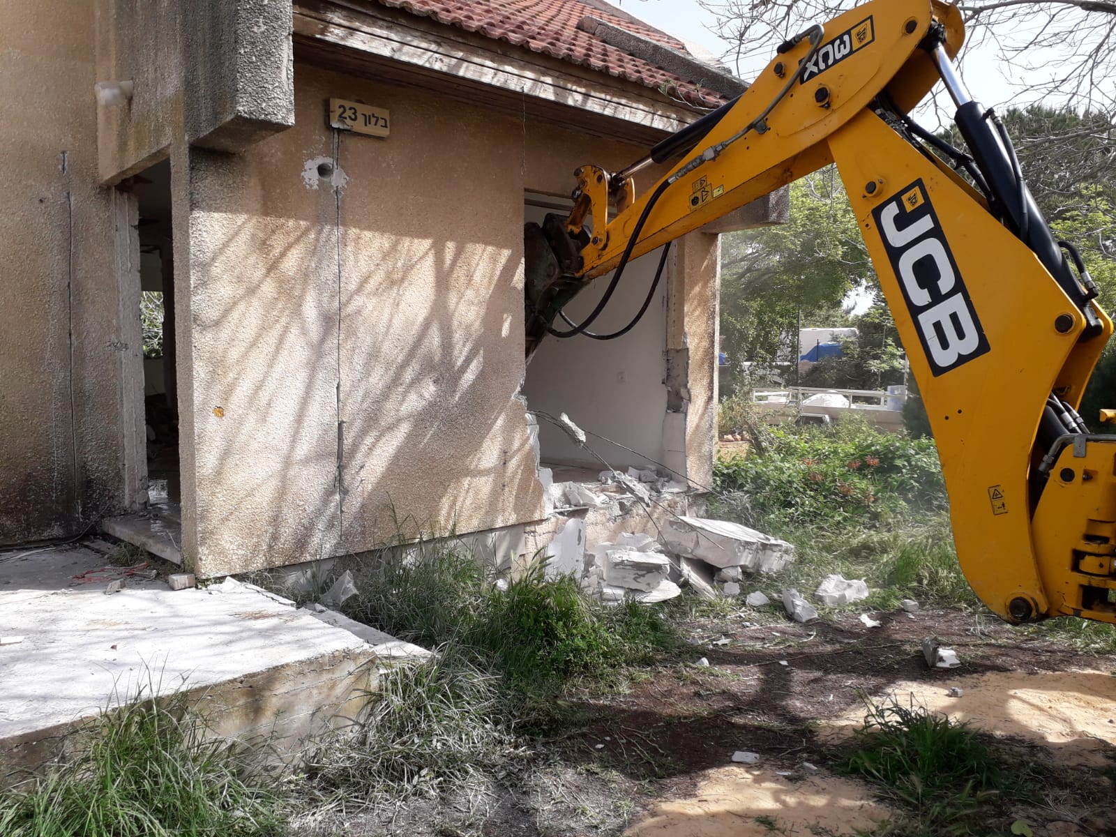 שיפוץ חיצוני ופנימי לבית פרטי