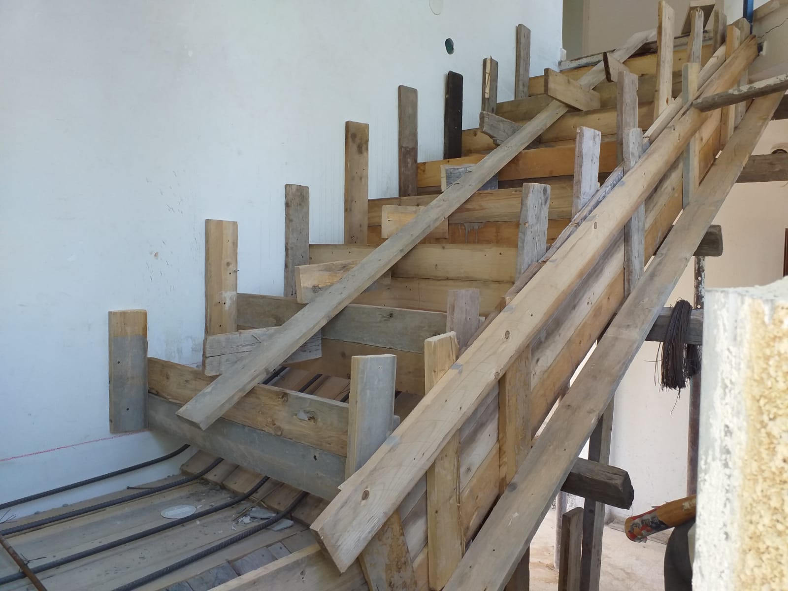 בניית מדרגות מכל הסוגים