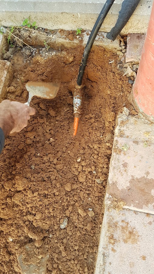 ריצוף במה וחומה