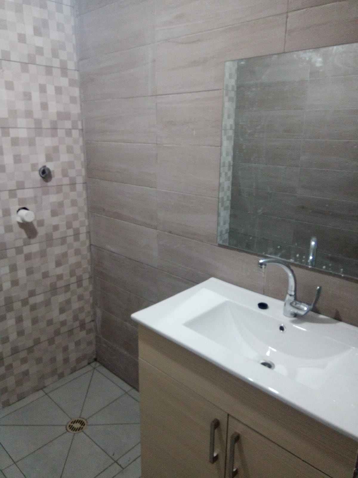 בניית יחידה מבניה קלה