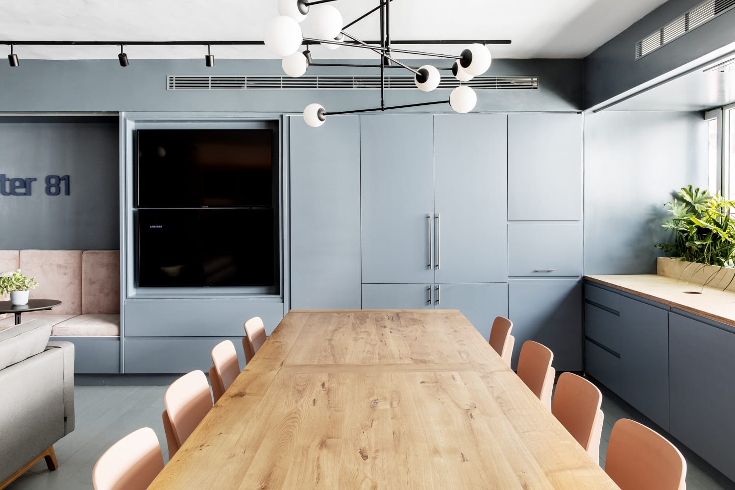 הבניין הורוד - תל אביב