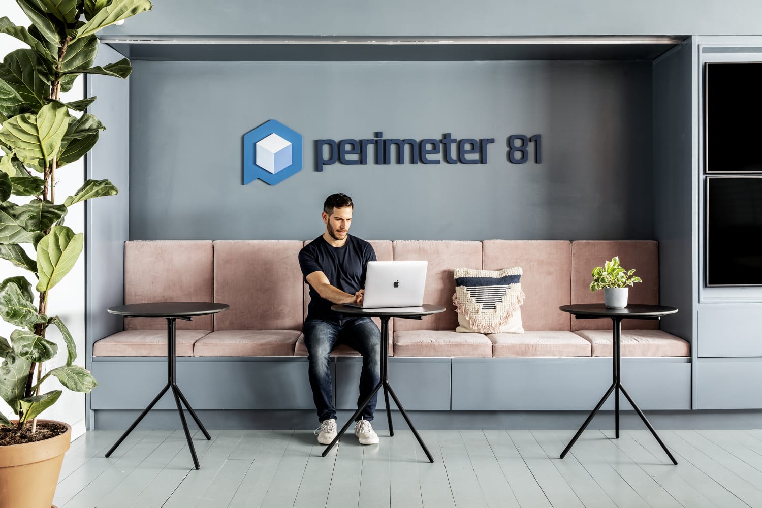 הבניין הורוד - תל אביב