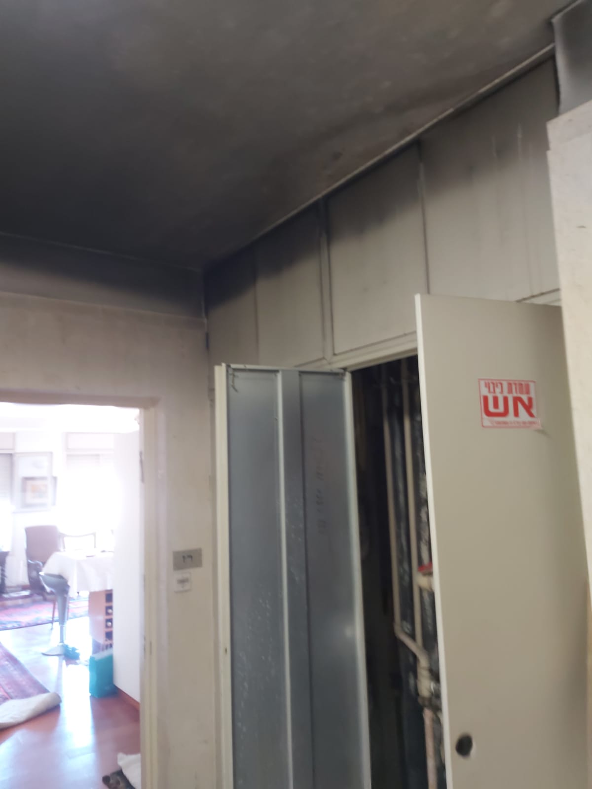 שיפוץ ושחזור חדר מדרגות שנשרף