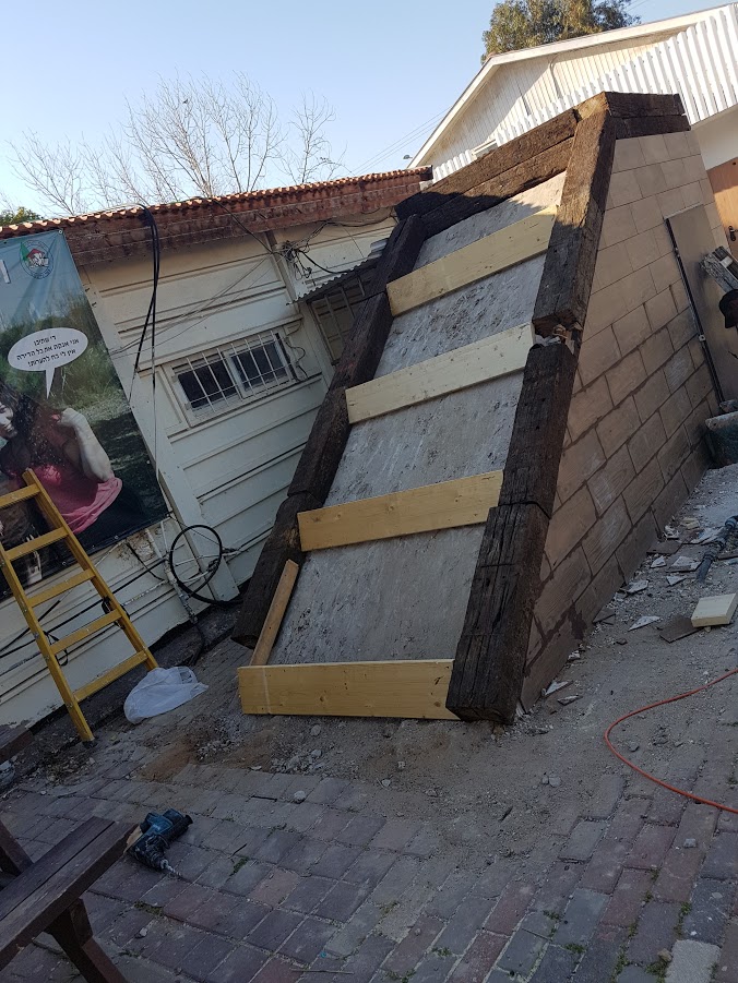 שיפוץ כניסה למקלט