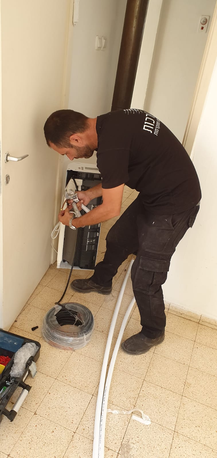 עבודות צבע, איטום, תיקונים ומיזוג אויר