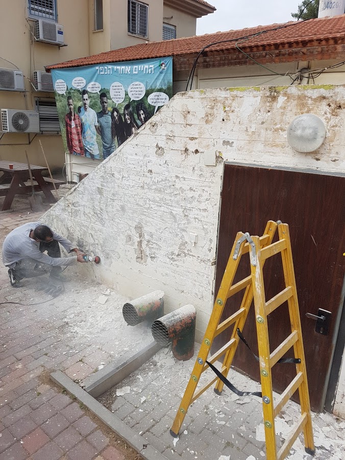 שיפוץ כניסה למקלט
