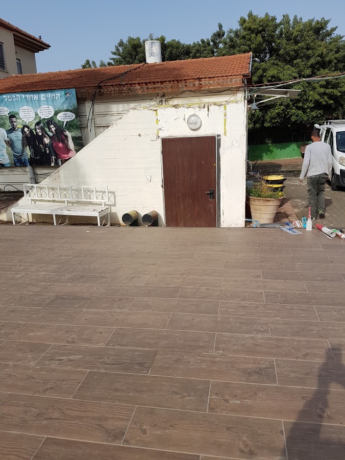 שיפוץ כניסה למקלט